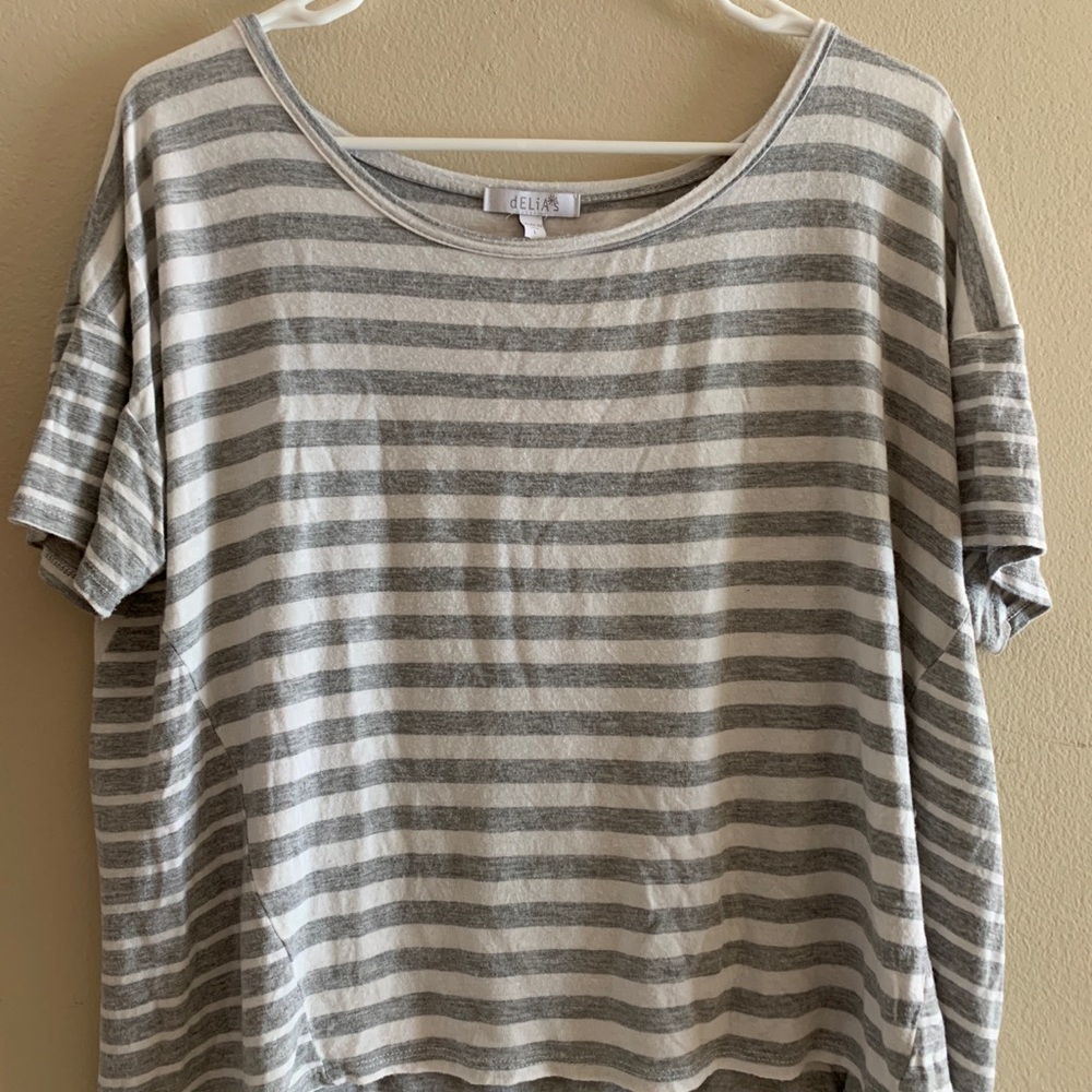 delia’s grey striped shirt